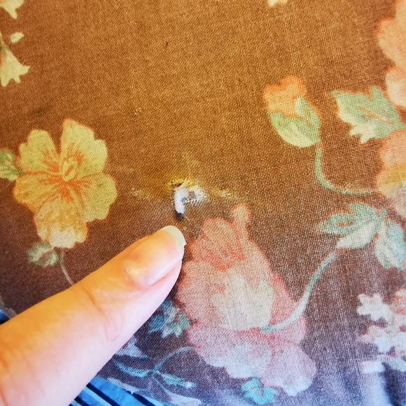 Vintage Wicker Basket with Articulated Handles and Padded Fabric Bottom and Lace - Picture 14 of 17